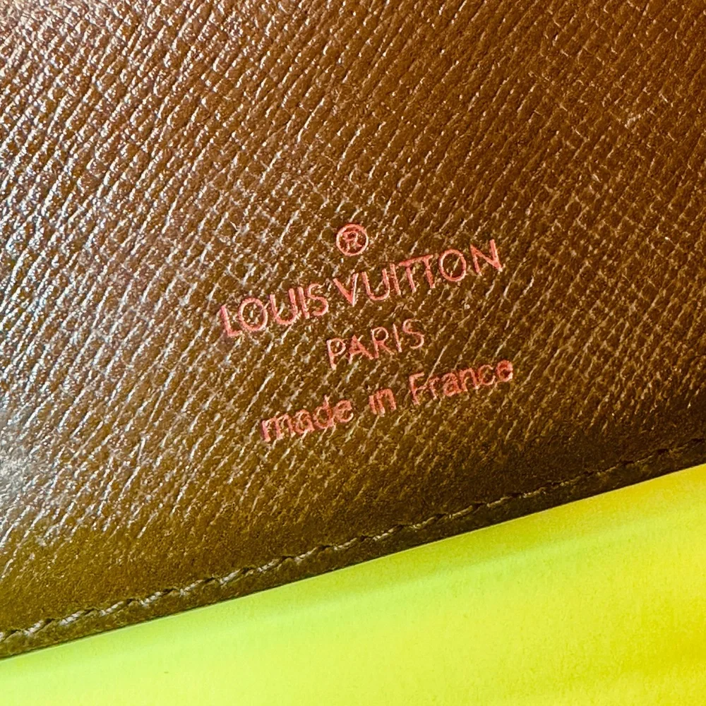 Louis Vuitton Damier set of 2  Brown Leather wallet 
1 for women and 1 for man. - Picture 6 of 15